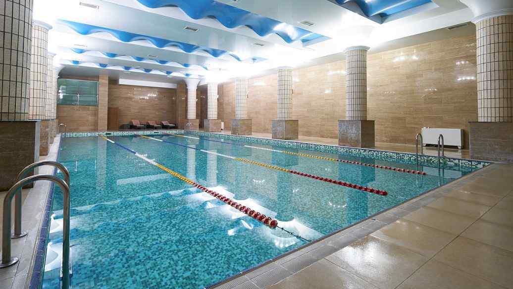 游泳池水處理設(shè)備需要多少錢(qián)（游泳池水怎么處理）